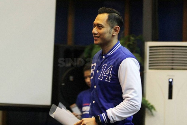 Hadiri Upacara HUT ke-74...