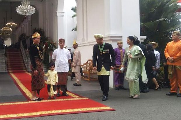 Parade Baju Nusantara...