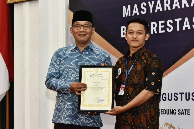 80 Orang/Lembaga Berprestasi...