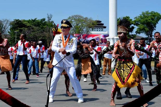 Gubernur Jabar Menari...