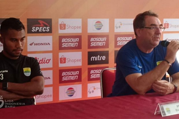Pelatih Persib Yakin...