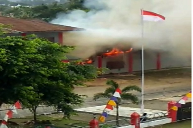 Aksi Massa di Sorong...
