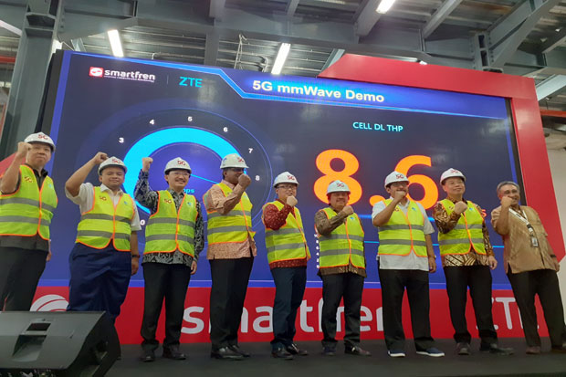 Ujicoba 5G, Smartfren...