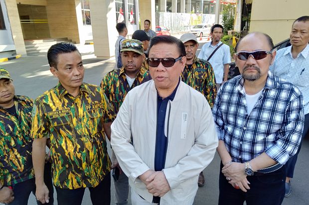 Kantor DPP Golkar Dilempari...