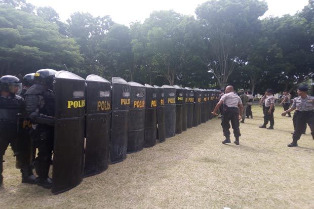 Bantu Pengamanan, Satu...