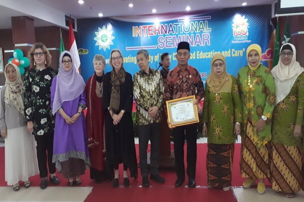 Di Tengah Era Digital,...