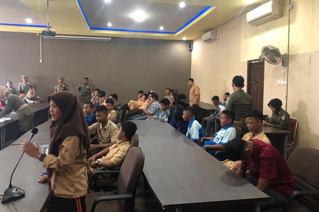 Puluhan Pelajar di Palembang...