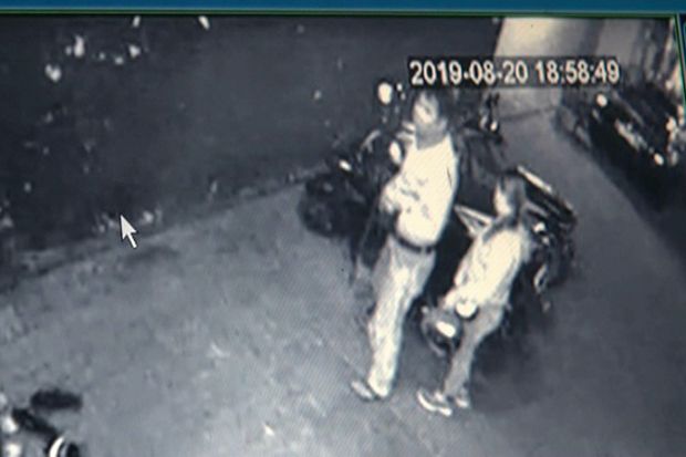 Viral Terekam CCTV,...