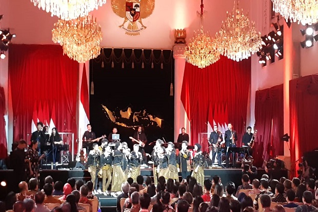 Tak Lagi Sakral, Istana...