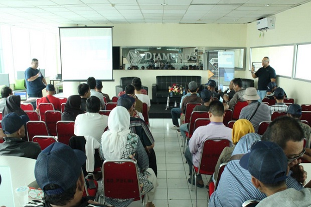 Ratusan Warga Antusias...