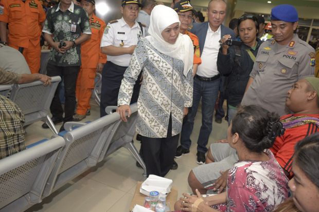 KM Santika Terbakar,...