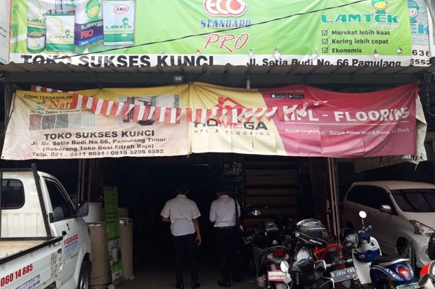 Jebol Tembok Ruko, Kawanan...