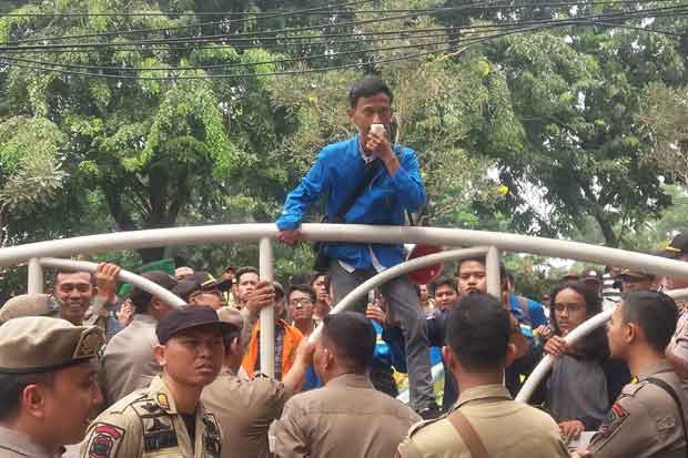 Pelantikan Anggota DPRD...
