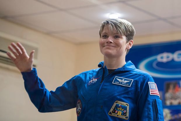 Astronot Wanita Ini,...