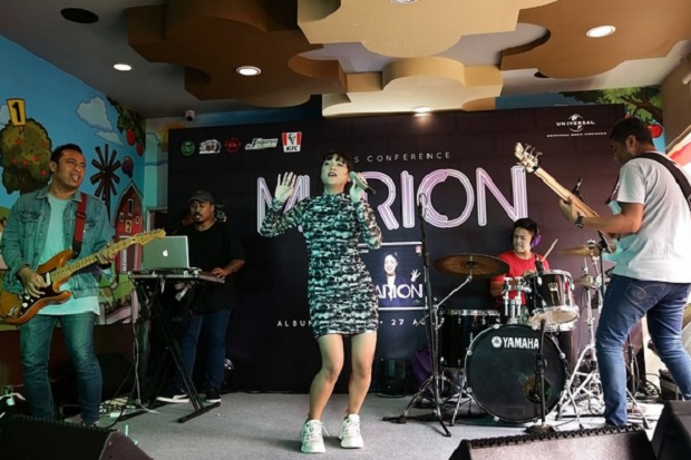 Buat Album, Marion Jola...