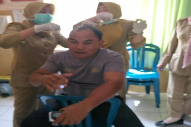 Pria Berparang Serang...