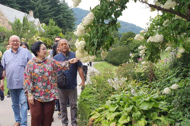 Berkunjung ke Korea...