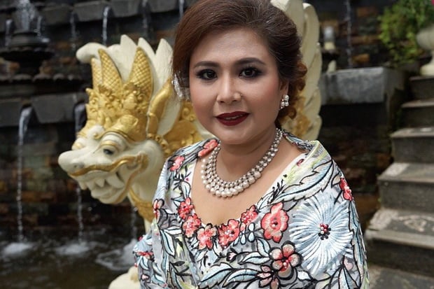 Helen Sparingga Lepas...