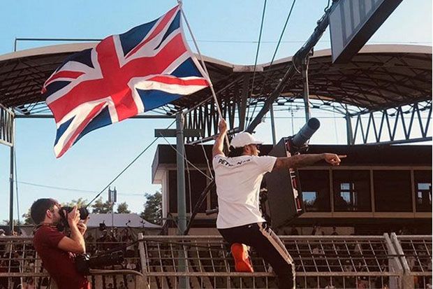 Hamilton Terima Ajakan...