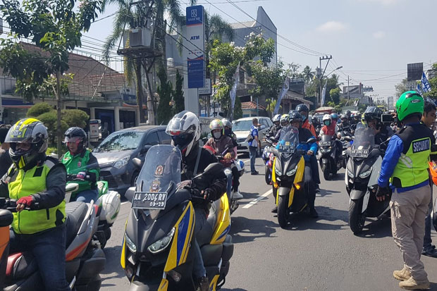 Ribuan Pecinta MAXI...