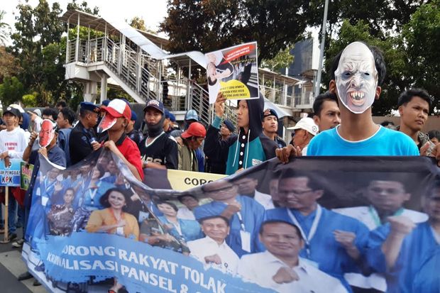 Gelar Aksi, Aktivis...