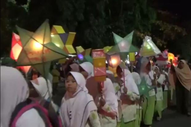 Ribuan Warga Semarakkan...