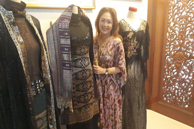 Desainer Elga Nardy...