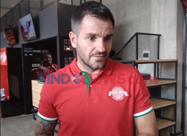 Simon McMenemy Tatap...