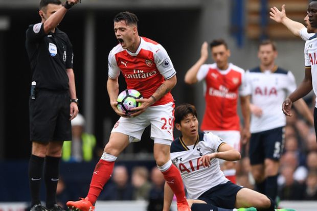 Tuai Kritik, Unai Emery...