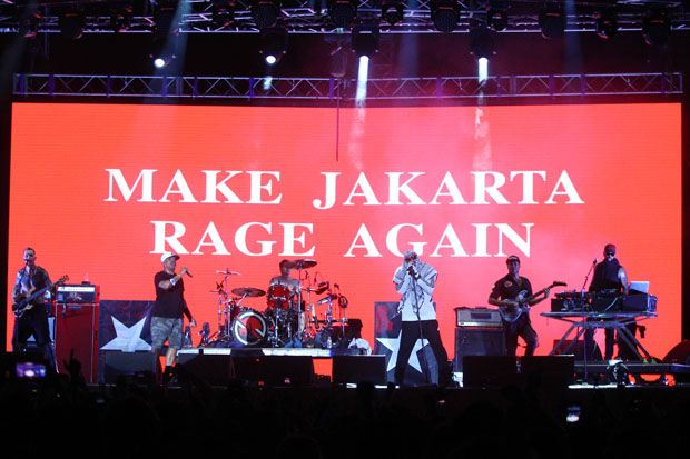 Tutup Hodgepodge Superfest,...