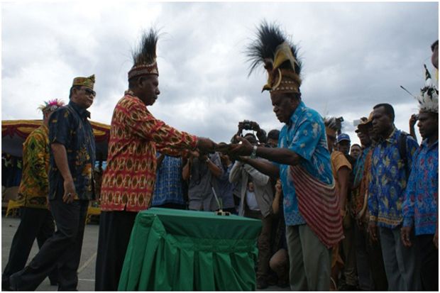 Bupati Mathius Awoitauw:...