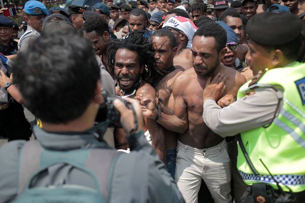 Politikus Asal Papua...