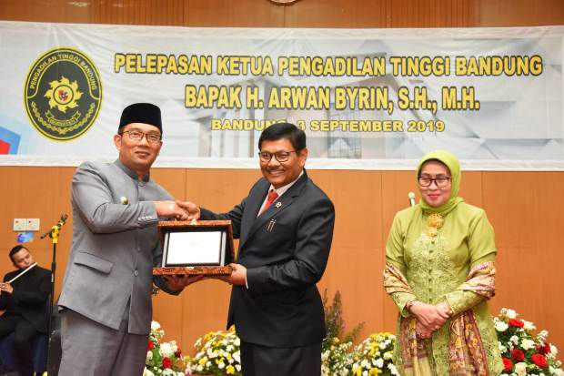 Gubernur Puji Kepemimpinan...