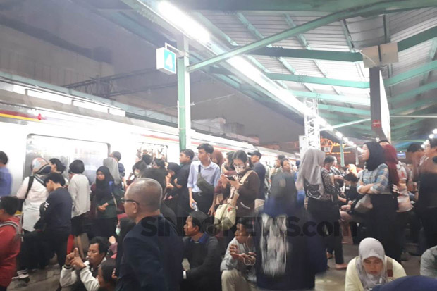 Power Suplai KRL Terkena...