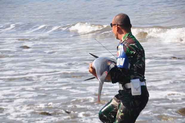 Terdampar di Pantai...