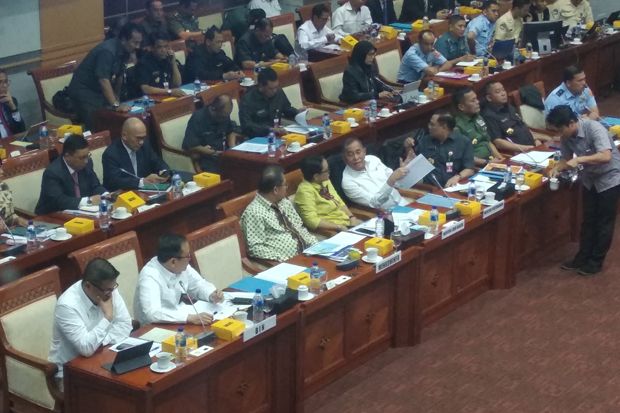 Tiga Menteri Paparkan...