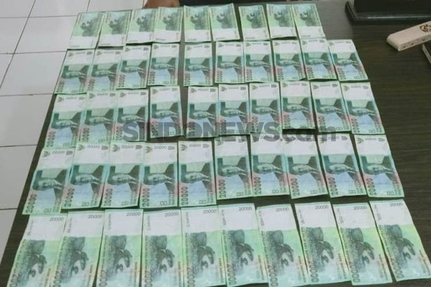 Beli Biskuit Pakai Uang...