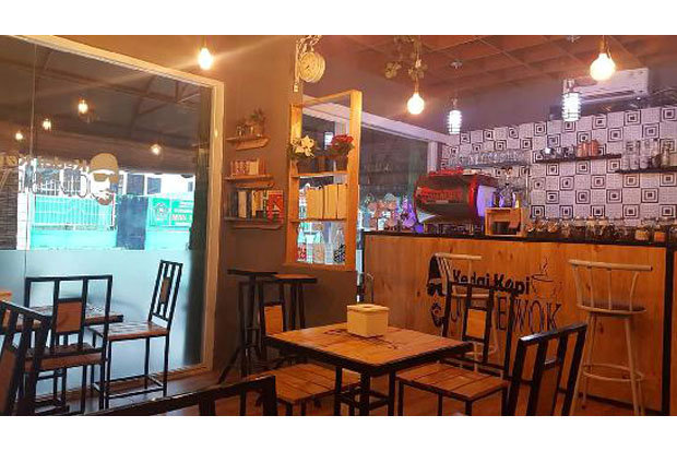 Kedai Kopi Berkonsep...