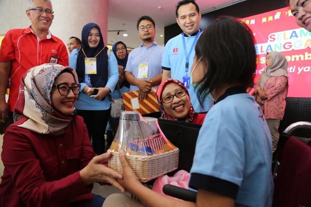 Demi Anda, Telkomsel...