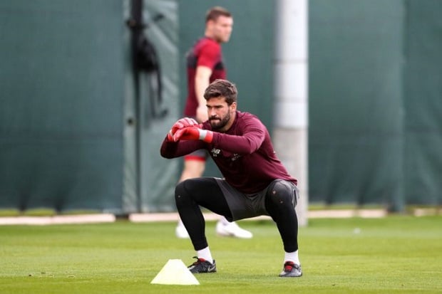Alisson Becker Berbagi...