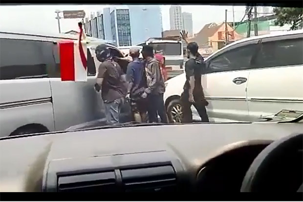 Viral Aksi Pemalakan...