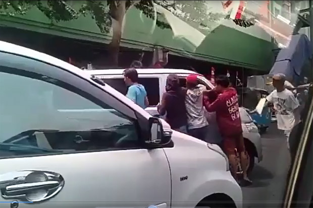 Pemalakan di Tanah Abang,...