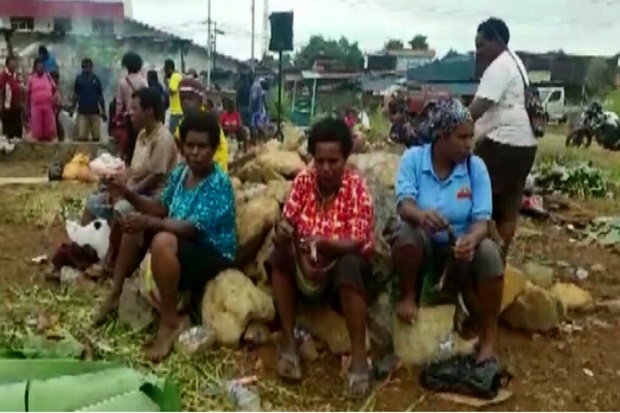 Prosesi Bakar Batu di...
