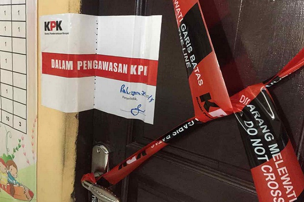 KPK Geledah Ruang Kerja...