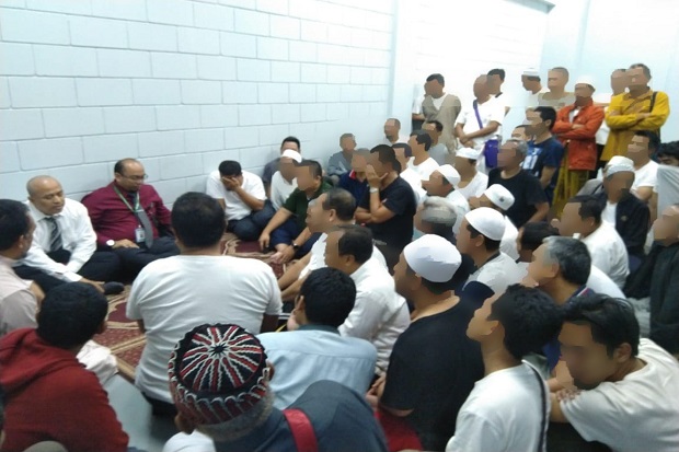 Gunakan Visa Kerja untuk...