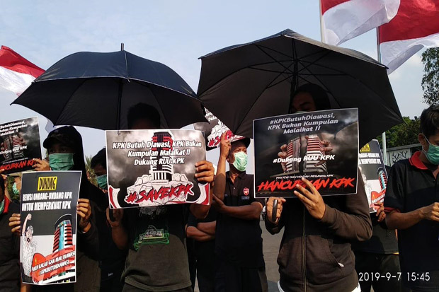 KPK Dinilai Perlu Dewan...