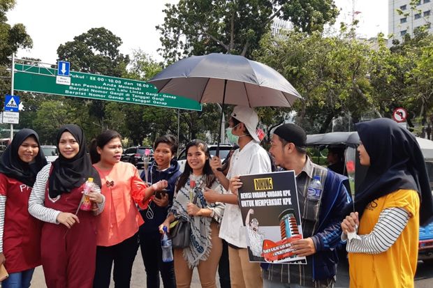 Dukung Revisi UU KPK,...