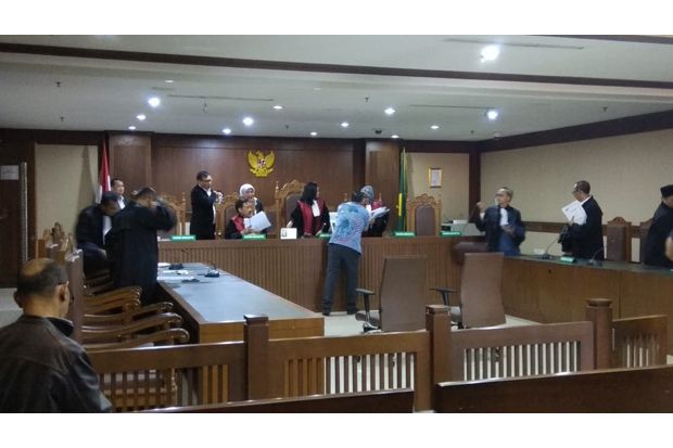 Dua Pengusaha Didakwa...