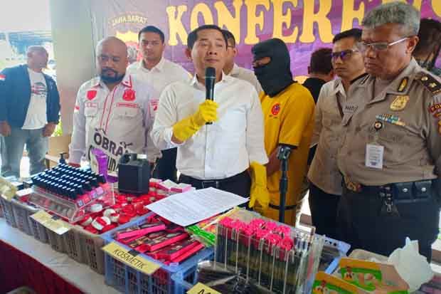 Penjualan Kosmetik Kedaluwarsa...