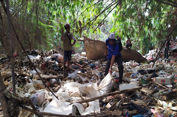 Tertutup Sampah, Sungai...